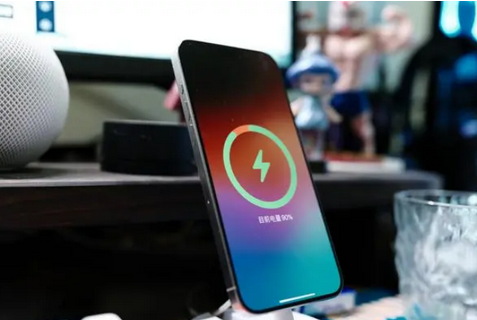 寿县苹果15换屏服务分享用什么充电器给iPhone15充电更好 